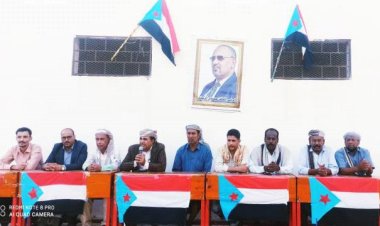 انتقالي أبين يجتمع بعدد من اللجان المحلية بمدينة زنجبار