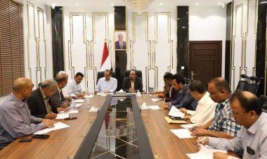 محافظ حضرموت ووزير الصحة يرأسان اجتماعًا بالمكلا لمناقشة الوضع الصحي وسرعة التدخل لتحسين أوضاع هيئتي ابن سينا وسيئون