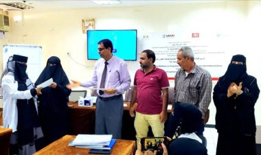 مدير عام مكتب الصحة بلحج يختتم دورة تدريب قابلات المجتمع على الرعاية التكاملية لصحة الطفل والوليد