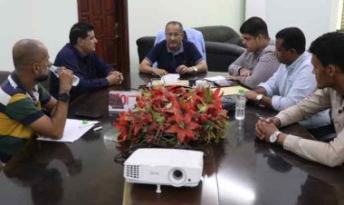 بتوجيهات محافظ حضرموت – وكيل المحافظة للشؤون الفنية يرأس اجتماعاً لمعالجة مشاكل الصرف الصحي والحفريات بشوارع مديريات الساحل وإيجاد الحلول العاجلة لها