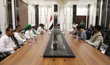 محافظ حضرموت يشيد بأدوار آل العطاس في الدعوة إلى الله وحمل مشعل السلام والمحبة والمحاججة بالفقه والعمل القويم