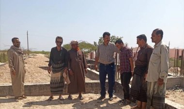 برعاية محافظ شبوة.. تسليم موقع مدرسة عين بامعبد للمقاول المنفذ للمشروع