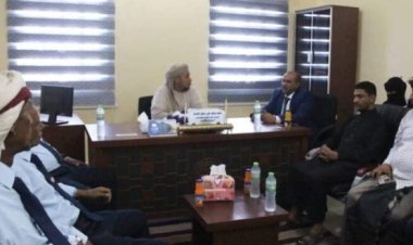 محافظ سقطرى يتفقد سير العمل بفرع مصلحة الجمارك بالمحافظة