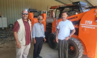 حضرموت.. صندوق النظافة والتحسين بالشحر يستلم جرافتين انزلاقيتين “بكت” مقدمتين من مكتب الأمم المتحدة لخدمات المشاريع UNOPS