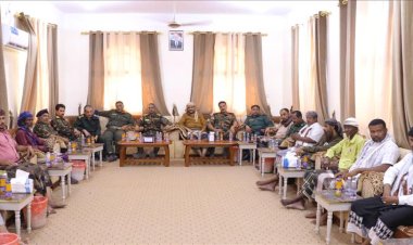 مدير أمن المهرة يلتقي قيادات وأعضاء السلطة المحلية والأجهزة الأمنية ومشايخ مديرية المسيلة