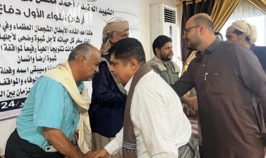 رئيس تنفيذية انتقالي حضرموت يقدم واجب العزاء لأسرة الشهيد القائد أحمد محسن السليماني بالمكلا