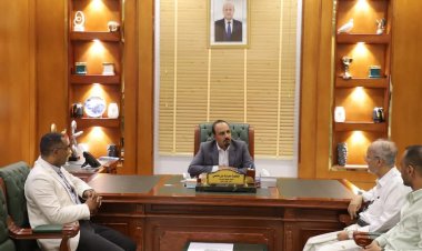 محافظ حضرموت يبحث مع الغرفة التجارية ومركز الدراسات والإعلام الاقتصادي جوانب التعاون لخدمة التنمية والاستثمار