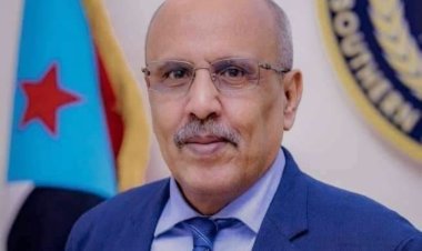 الكثيري يُعزَّي القائم بأعمال رئيس لجنة الفساد نائب رئيس لجنة التعليم العام بالجمعية الوطنية بوفاة والده