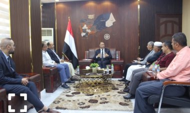 اجتماع بعدن يناقش تنظيم فاتورة الاستيراد للسلع الكمالية والاستهلاكية