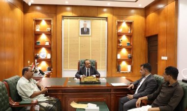 المحافظ بن ماضي يقف على آخر التحضيرات لتدشين معرض حضرموت الدولي للكتاب