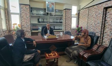 انتقالي عتق يناقش مع السلطة المحلية تنظيم عمل المنظمات بالمديرية