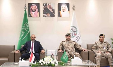 الرئيس الزُبيدي يزور مقر قيادة القوات المشتركة بالعاصمة السعودية الرياض