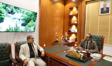 المحافظ بن ماضي يطلع على خطط جامعة حضرموت لتعزيز التبادل العلمي مع الجامعات العالمية