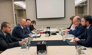 الرئيس الزُبيدي يستقبل السفير الإسباني لدى بلادنا