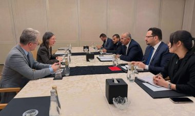 الرئيس الزُبيدي: نعوَّل على دعم الأشقاء والأصدقاء لإخراج البلاد من أزمتها