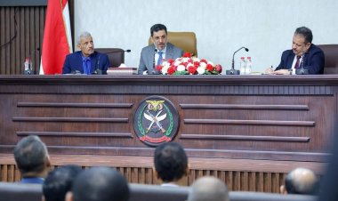 رئيس الوزراء يعقد في عدن اجتماعاً باللجنة العسكرية والأمنية