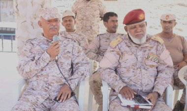 العميد يسر باخير الله يلقي محاضرة توجيهية في لواء بارشيد بمناسبة ذكرى 30 نوفمبر