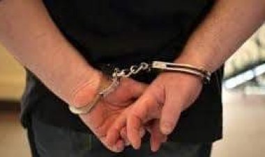 الأجهزة الأمنية بمديرية غيل باوزير تلقي القبض على مطلوب أمني لدى شرطة وادي حضرموت