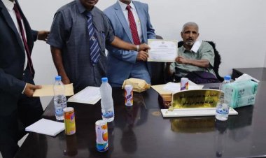 مدير عام ميناء شحن البري يكرم مدير عام جمرك شحن على الإنجاز الكبير