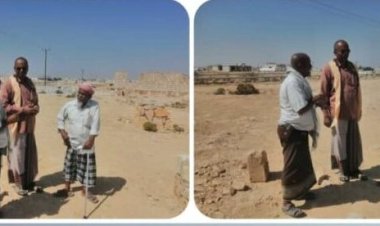 حضرموت... مدير أراضي غيل باوزير يسلّم مصلحة عامة لمكتبي المالية وصندوق النظافة بالمديرية