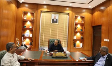 محافظ حضرموت يُشيد بالإجراءات الجمركية بميناء الوديعة البري