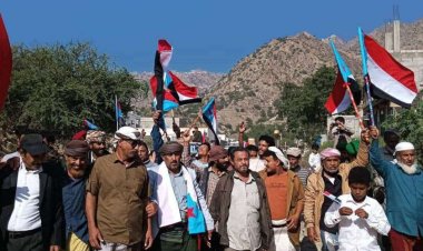 أبين.. انتقالي سرار ينظم مسيرة جماهيرية حاشدة احتفالاً بذكرى عيد الاستقلال 30 نوفمبر