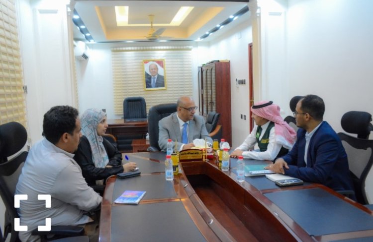 لقاء في عدن يناقش سير العمل في المشاريع التي ينفذها البرنامج السعودي