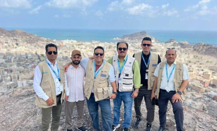 مدير عام صيرة يزور مع وفد أممي الجبال وممرات السيول