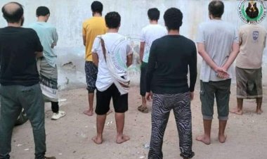 إدارة المخدرات بقوات الحزام الأمني تُرحل ثمانية متهمين للسجن المركزي بالعاصمة عدن.