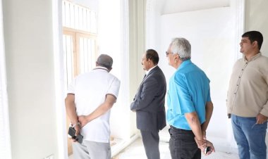 محافظ حضرموت يطلع على التجهيزات الاخيرة لاعادة تأهيل وتشطيب المكاتب الادارية لمكتب وزارة المالية بساحل حضرموت