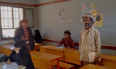 انتقالي دهر يتفقد سير الامتحانات في مدارس المديرية