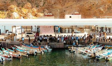 "حضرموت" .. مؤسسة صالح عبدالرحيم بامزاحم تورد "80" محرك بحري لمشروع التنمية المستدامة للمصائد الأسماك بالمكلا .