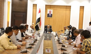 اجتماعٌ موسّع بحضرموت يناقش النتائج الإيجابية والسلبية المترتّبة عن قرار منع أو السماح لطحن الأسماك الطازجة