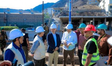 العاصمة عدن.. لملس يتفقد مشروع الصرف الصحي في مديرية التواهي