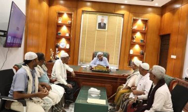 محافظ حضرموت يتسلّم درع شكر وعرفان لرعايته لفعاليات "مطلع المطالع" بحافة الحوطة بسيئون  واهتمامه بإحياء الموروث الشعبي