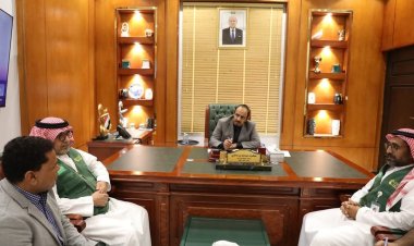 محافظ حضرموت يبحث التجهيزات للبدء بتنفيذ مشروع توفير المأوى الدائم بمدينة ميفع بتمويلٍ من مركز الملك سلمان