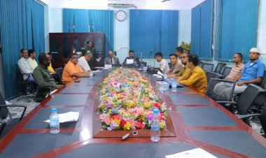 المدير باعبّاد يدشّن العمل في إصدار البطائق الشخصية (الذكية) لموظفي الإدارة العامة لمكتب تربية حضرموت الساحل