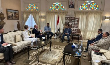 وزير الدفاع يلتقي السفير الأسترالي غير المقيم لدى اليمن