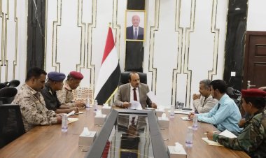 اجتماعٌ برئاسة محافظ حضرموت يناقش أوضاع ميناء المكلا وآلية تطوير نشاطه التجاري والملاحي