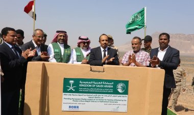 محافظ حضرموت يضع حجر الأساس لمشروع بناء 114 وحدة سكنية للأسر الفقيرة والمتضررة بمدينة ميفع عبر مركز الملك سلمان