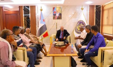 الكثيري يطّلع على المطالب الحقوقية لموظفي مصلحة الضرائب في الجنوب