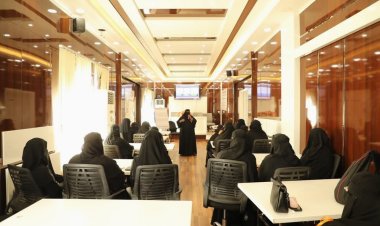 ـ بالتزامن مع حملة الـ 16 يوم.. - شركة النفط فرع ساحل حضرموت تقيم محاضرة بعنوان "العنف ضد المرأة "