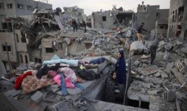 مقتل 30 فلسطينيا بغارة إسرائيلية على مكتب بريد يؤوي نازحين بقطاع غزة