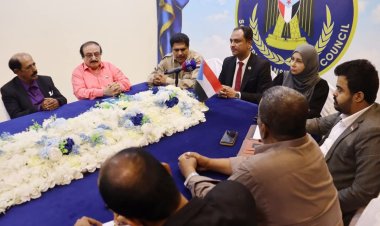 فريق التوعية السياسية يعقد لقاء بتنفيذية انتقالي حضرموت