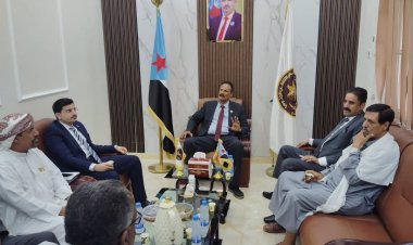 فريق التوعية السياسية يتفقد سير العمل في الهيئة التنفيذية لانتقالي المهرة .