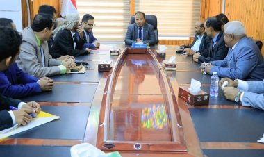فريق التوعية السياسية بالمجلس الانتقالي يلتقي وكيل محافظة حضرموت لشؤون الوادي والصحراء
