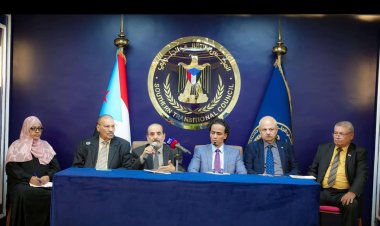 فريق التواصل وتعزيز الوعي السياسي في المجلس الانتقالي يلتقي القيادات الأمنية والعسكرية بالعاصمة عدن