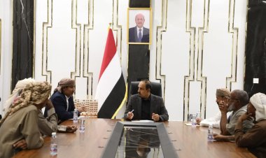 محافظ حضرموت يطلع على احتياجات مديريات الشريط الصحراوي