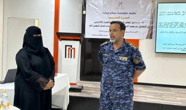 العقيد المشجري يطلع على سير الدورة التدريبية لتعزيز قدرات وحدة مكافحة الابتزاز الإلكتروني بالمكلا