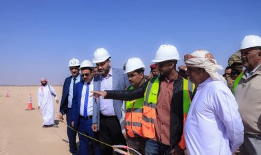 فريق التواصل وتعزيز الوعي السياسي في المجلس الانتقالي الجنوبي يزور مشروع محطة الطاقة الشمسية بشبوة